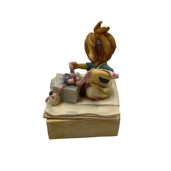 Life Lesson Bow-tied Box Resin Demdaco 2001 Woman Wrapping Gift Figurine - Picture 2 of 9